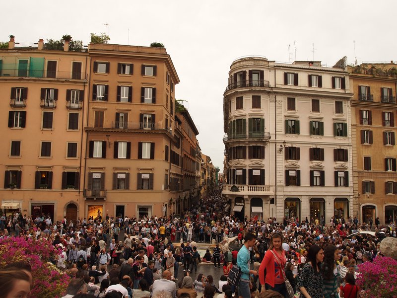 The crowds at Piazza Spagna