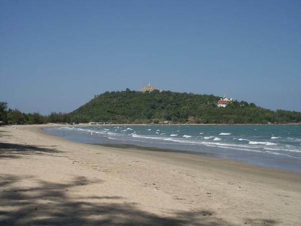The beach, near Bang Saphan