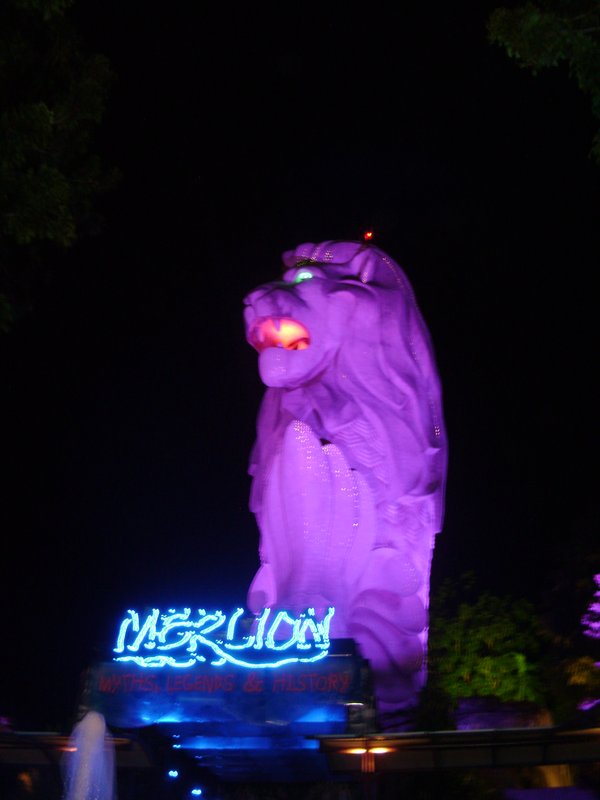 Merlion replica at Night