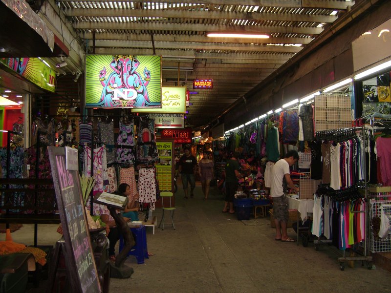 Enclosed shopping area