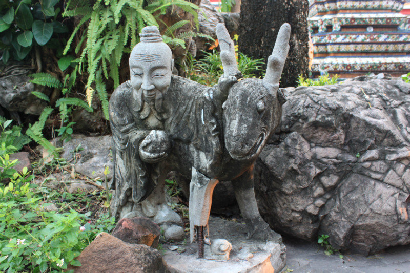 Crazy little statues around Wat Pho