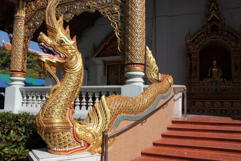 Dragon Bannister at Phra Signh