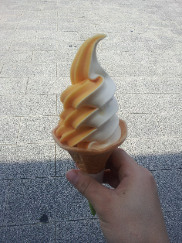 Mango-Apple/Vanilla Ice Cream