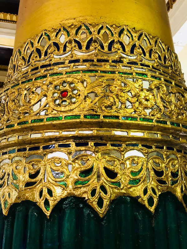 Pillars decorated with gold leaf & gems