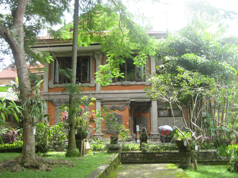 One of the buildings containing Balinese art