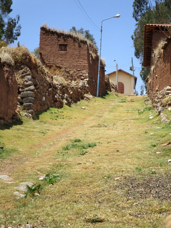 OLD INCA TRAIL IN OLLANTAYTAMBO VILLAGE
