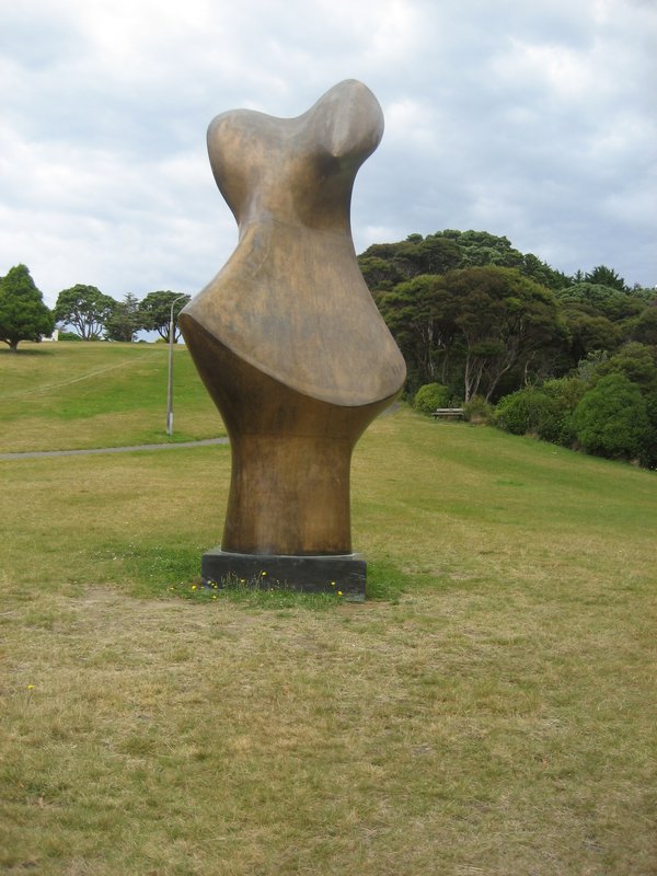 Henry Moore sculpture Bot.