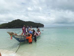 Long boat for snrokelling trip, Ang Thong