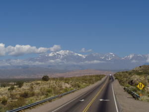 Snedækkede bjerge på vej mod Chile
