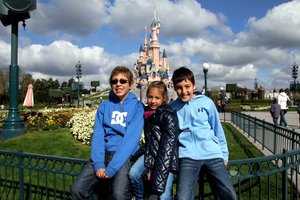 Les enfants at Disneyland Paris
