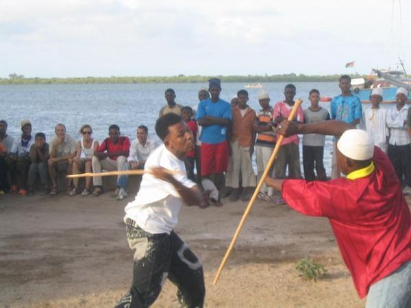 Danza de los palos en Lamu