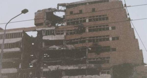 Ministerio bombardeado en Belgrado