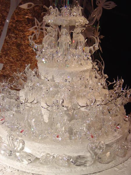 A Christmas wedding crystal cake