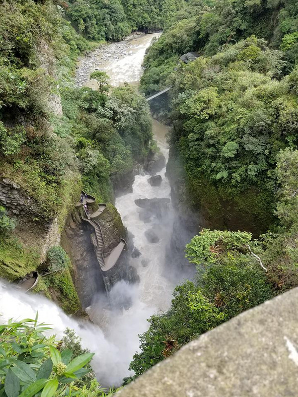 Pailon del Diablo Falls