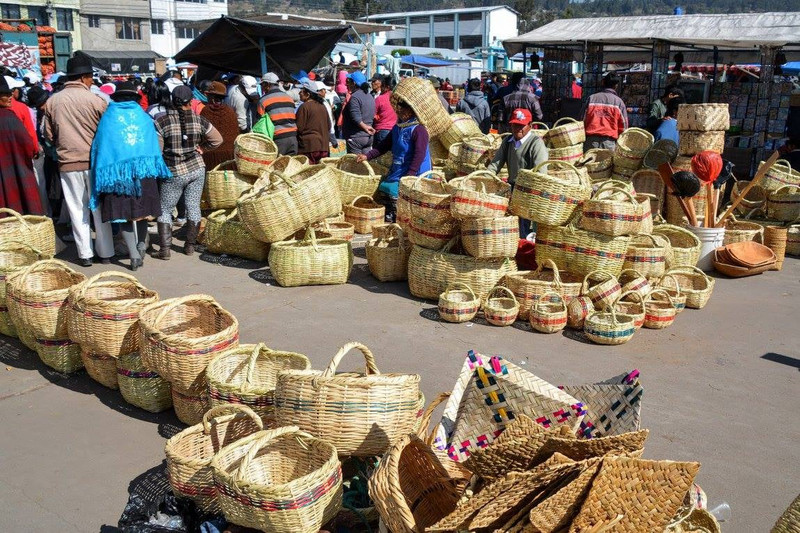 Saquisili Market