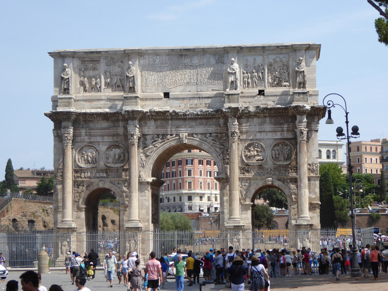 Arc de triomphe at Colosseum