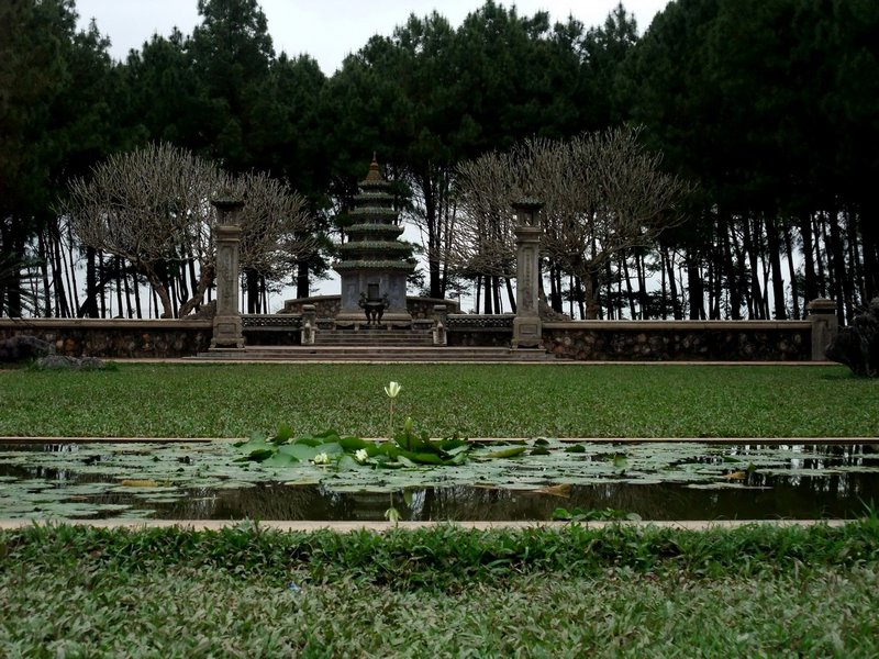 Thien Mu Pagoda gardens