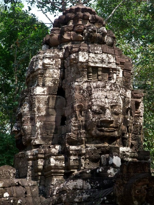 4 Face temple gateway