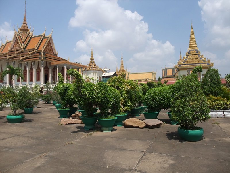 Palace sculptued garden