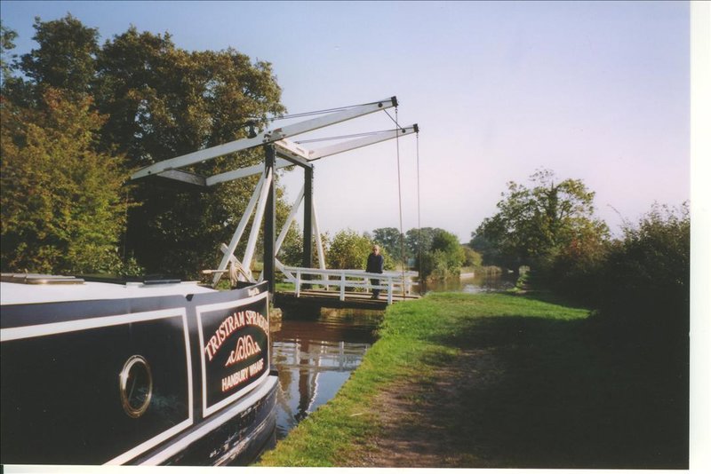 Lift bridge on the Llangollen Canal 