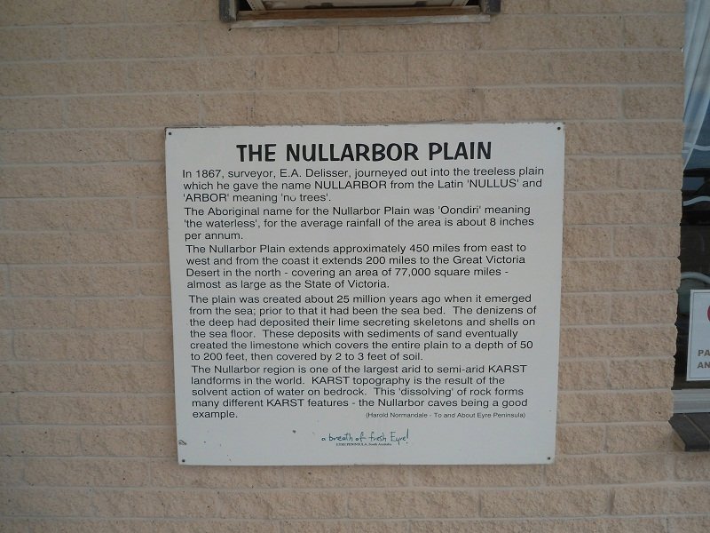 Panneau explicatif sur la Nullarbor Plain