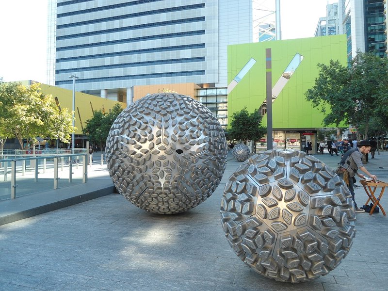 Sculptures moderne sur Brisbane Square