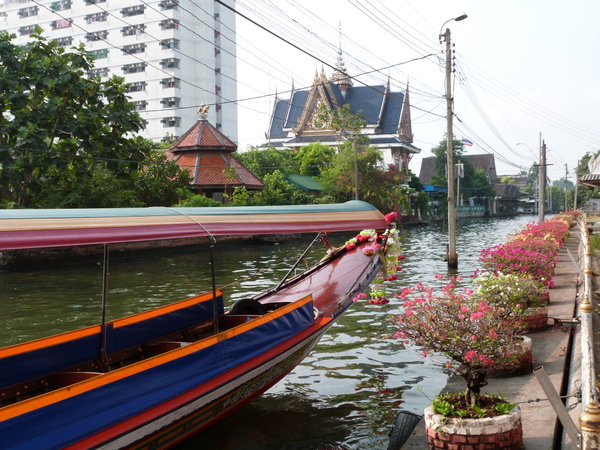 bangkok contrast of buildings