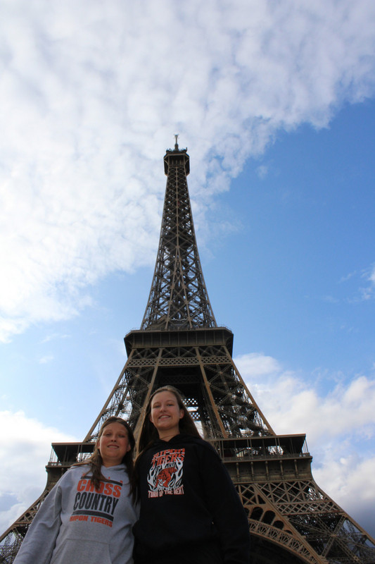  Kasie and Sriracha at the Eiffel Tower 