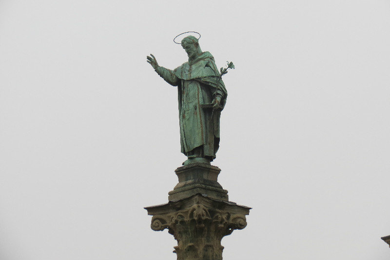 Statue in Piazza S. Domenico