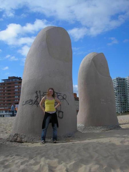 Kunst in Punta (manch  Argentinier sagt dazu:¨Five Fingers and a Fuck¨...)