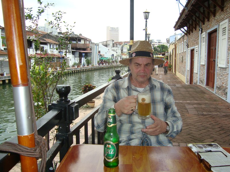 D Having a Beer in Jalan Tokong