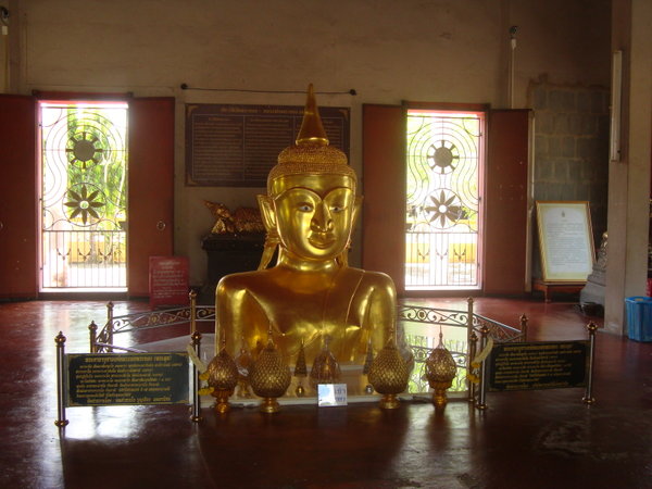 Phra Phut (The Golden Buddha Head)