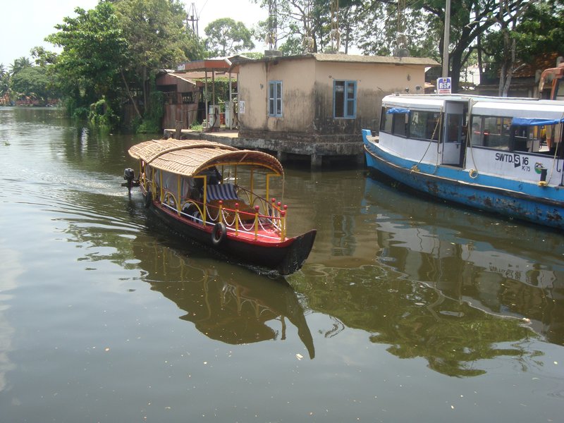 Kerala Backwaters Tour 