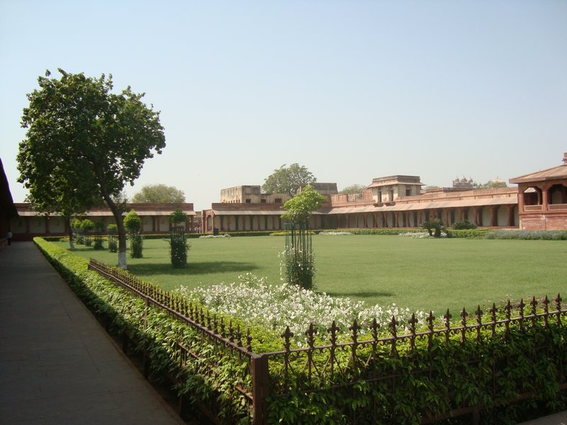 Diwan-i-Am (Courtyard), Laid to Lawn by the British