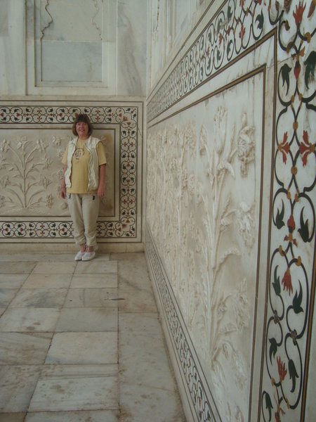 M with the Inlay and Carved Marble Work