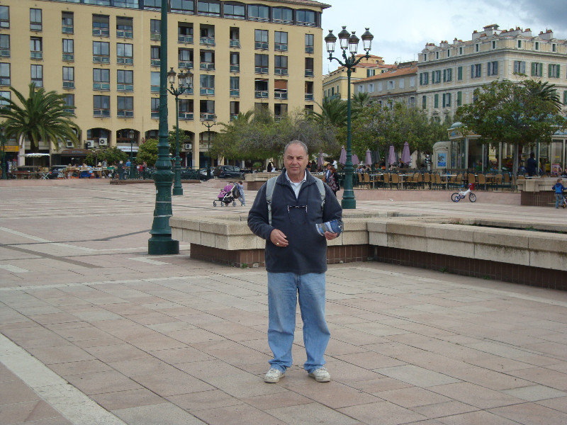 D in Place De Gaulle
