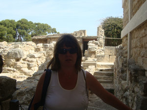 M at Knossos Palace