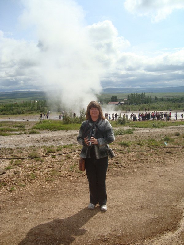 100 - M in front of Strokkur