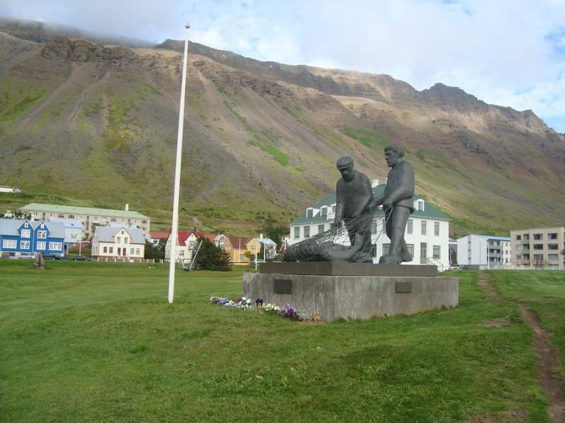 128.   Statue of 2 Fisherman Isafjordur, Isafjordardjup, Westfjords