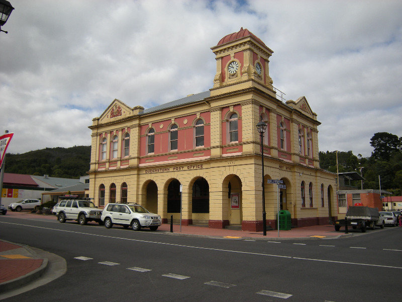 3. Queenstown Post Office
