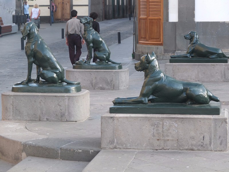 71. Dog Sculptures Plaza Santa Ana