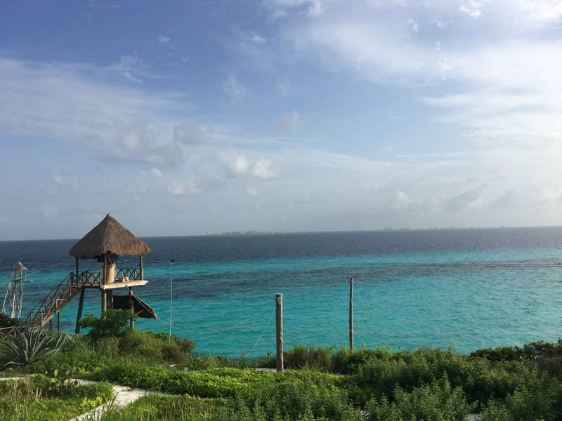 Ausblick von der Isla de Mujeres auf den karibischen Ozean und Cancún