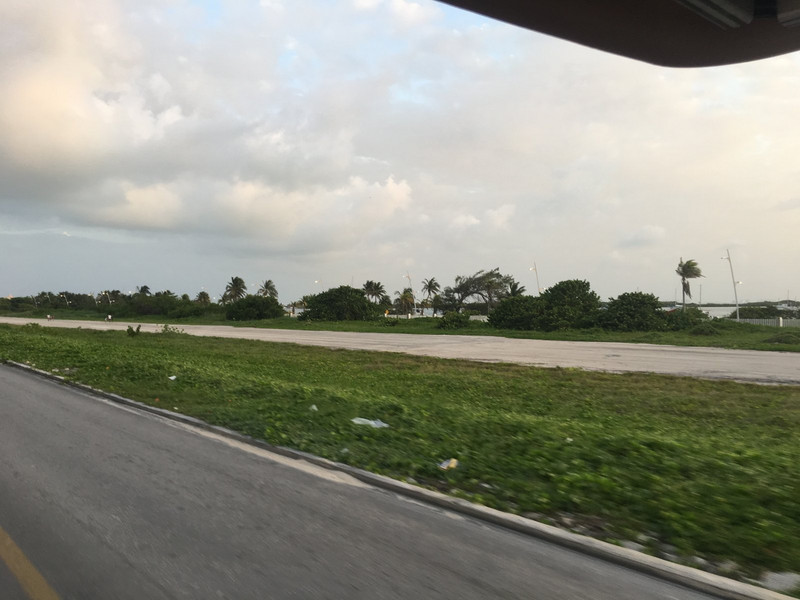 Eine Landebahn mitten auf der Isla la Mujeres