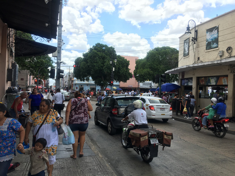Mérida - volle Straßen bei 36°C