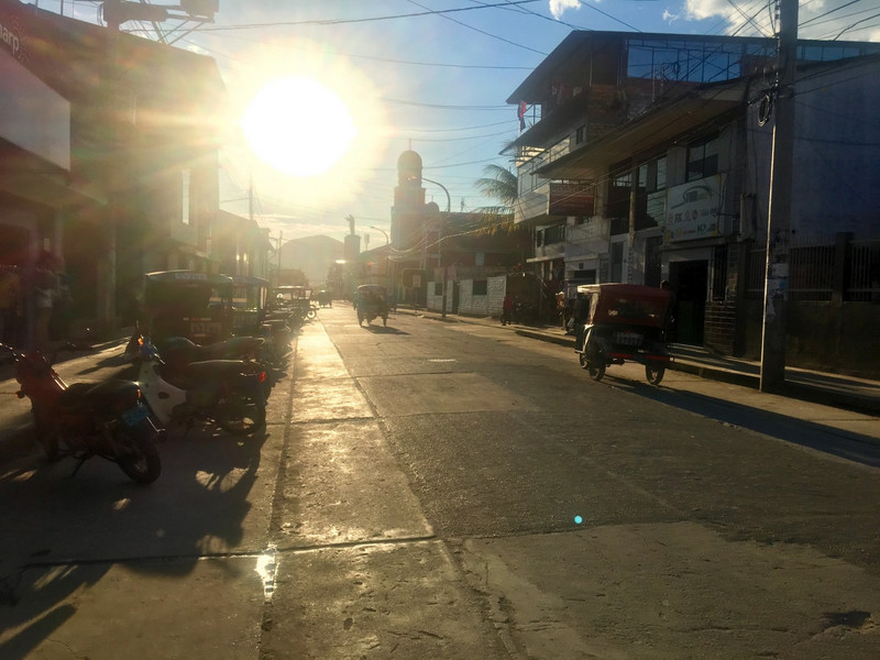 Sonnenuntergang auf den Straßen Moyobambas