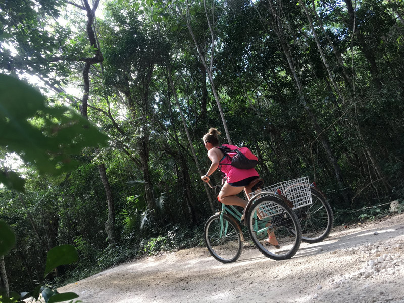 Der tagtägliche Radlweg durch den Dschungel