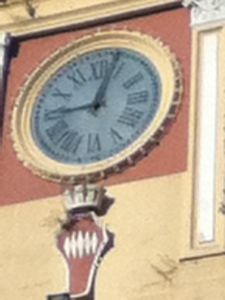 A clock in Sorrento for Grey