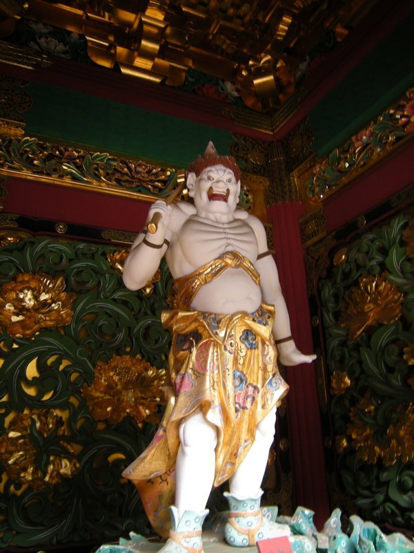 Nikko - Statue X