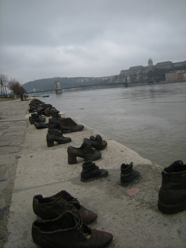 Mémorial des souliers