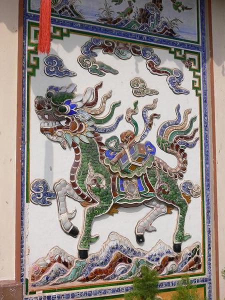 Dragon decoration on the pagoda, made out of glass and ceramic tiles